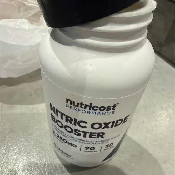Cliente usando NITRIC OXIDE NUTRICOST